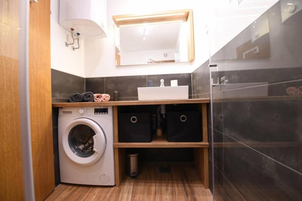 5 Min Walk To Beach, 2X Queen Bed, 2X Ac, Garage Izola Exterior photo